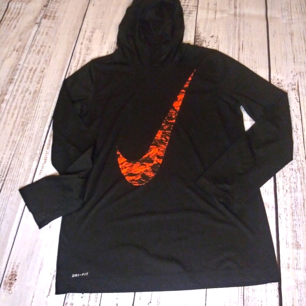 Nike top